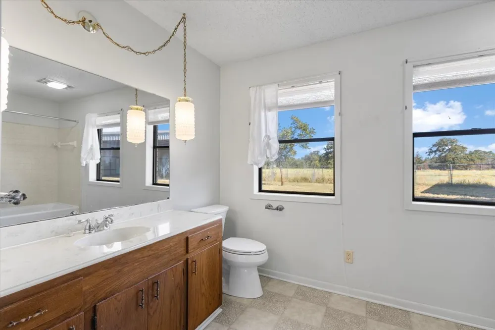 1000 County Road 1208 Grapeland, TX 75844