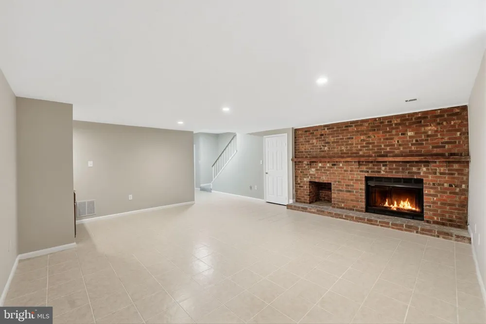 7978 REVENNA LANE Springfield, VA 22153