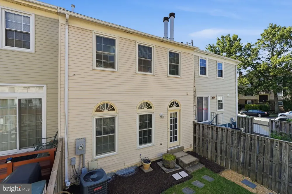 7978 REVENNA LANE Springfield, VA 22153
