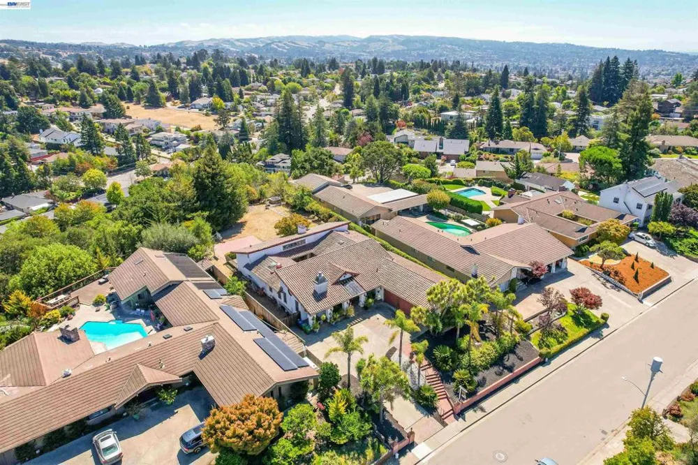 16989 Brierly Ct Castro Valley, CA 94546
