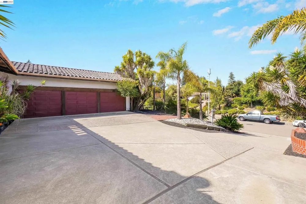 16989 Brierly Ct Castro Valley, CA 94546