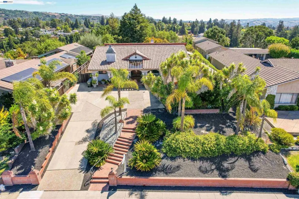 16989 Brierly Ct Castro Valley, CA 94546