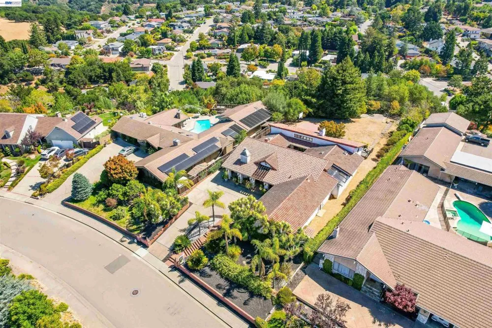 16989 Brierly Ct Castro Valley, CA 94546