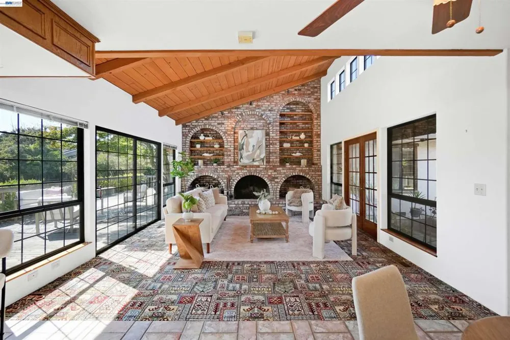 16989 Brierly Ct Castro Valley, CA 94546