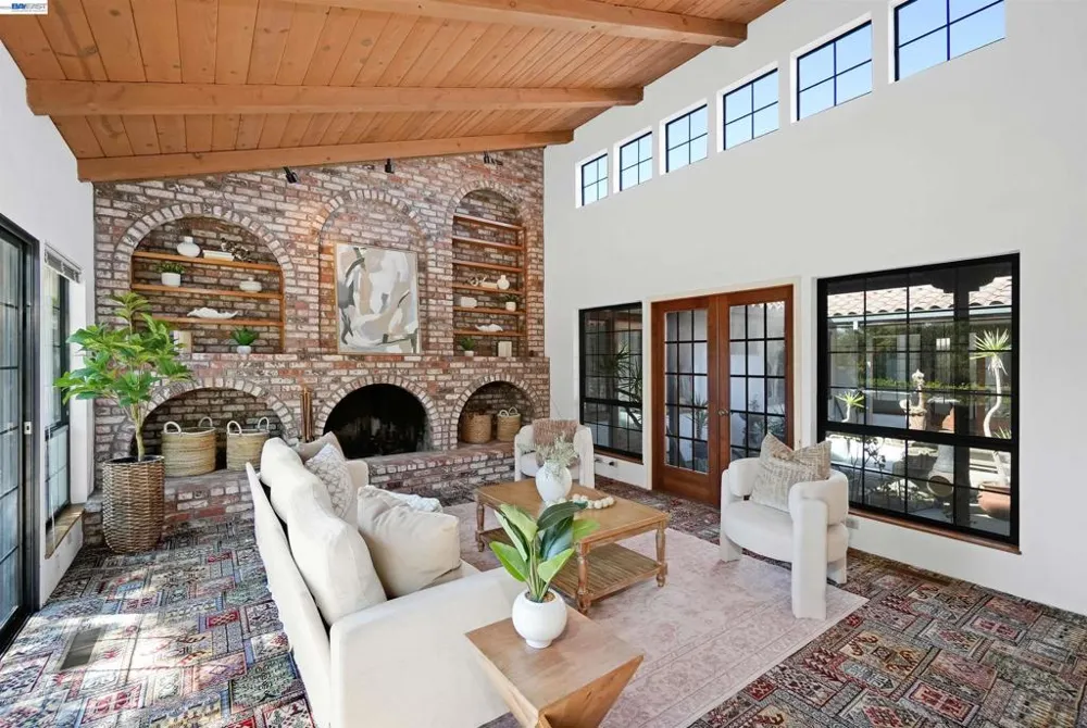 16989 Brierly Ct Castro Valley, CA 94546