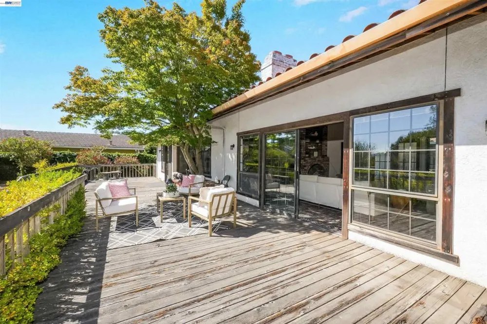 16989 Brierly Ct Castro Valley, CA 94546