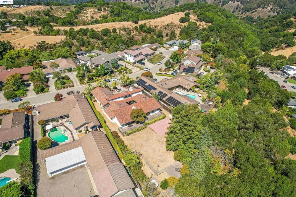 16989 Brierly Ct Castro Valley, CA 94546