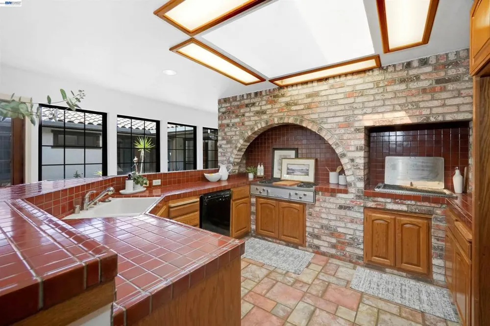 16989 Brierly Ct Castro Valley, CA 94546