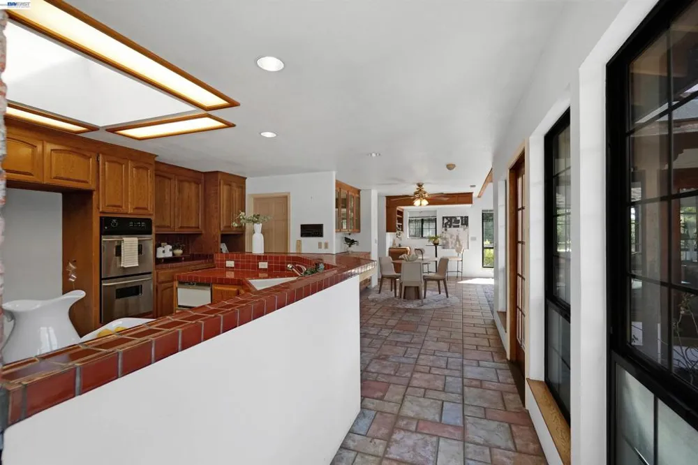 16989 Brierly Ct Castro Valley, CA 94546