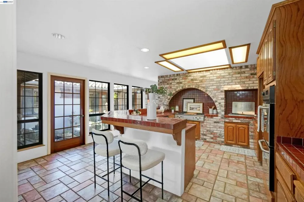 16989 Brierly Ct Castro Valley, CA 94546