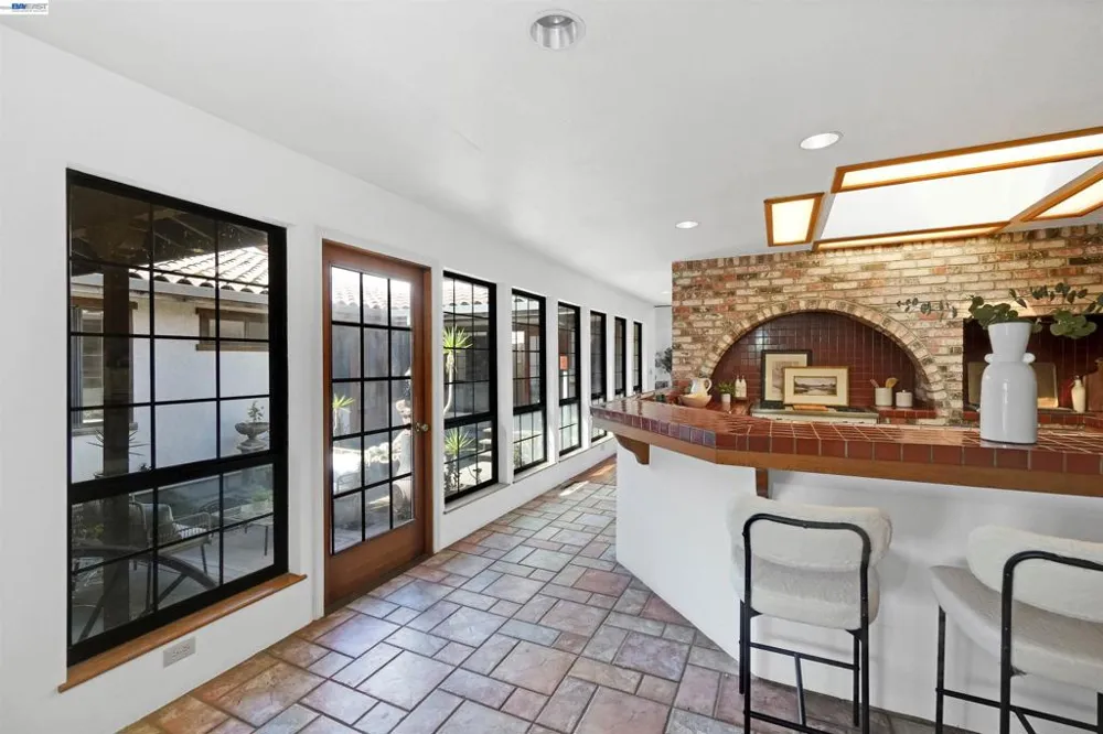 16989 Brierly Ct Castro Valley, CA 94546