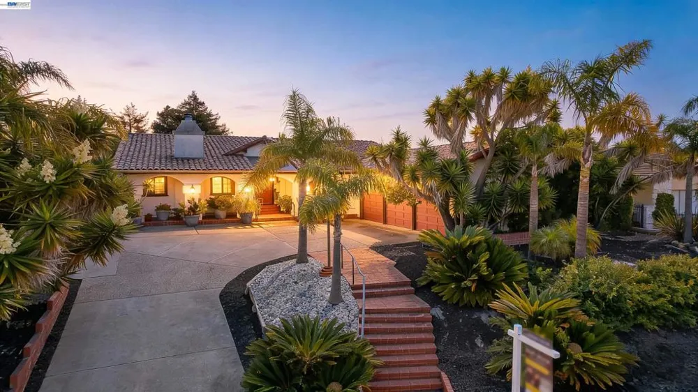 16989 Brierly Ct Castro Valley, CA 94546