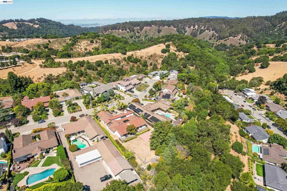 16989 Brierly Ct Castro Valley, CA 94546