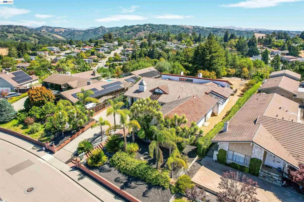 16989 Brierly Ct Castro Valley, CA 94546