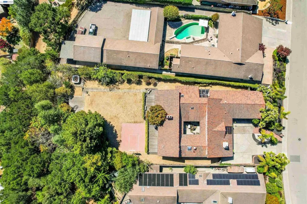 16989 Brierly Ct Castro Valley, CA 94546