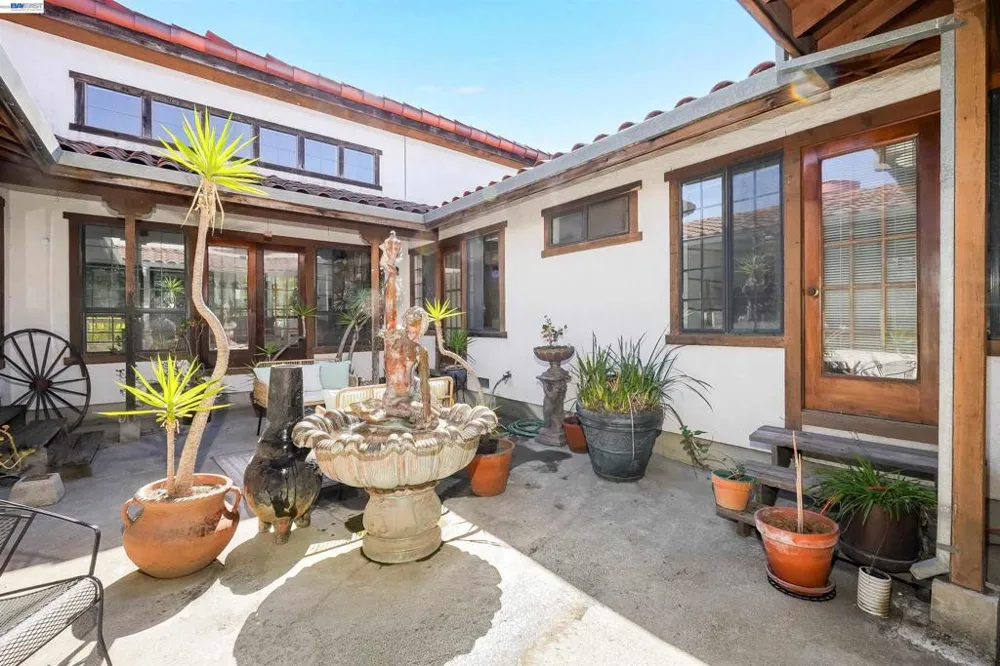 16989 Brierly Ct Castro Valley, CA 94546