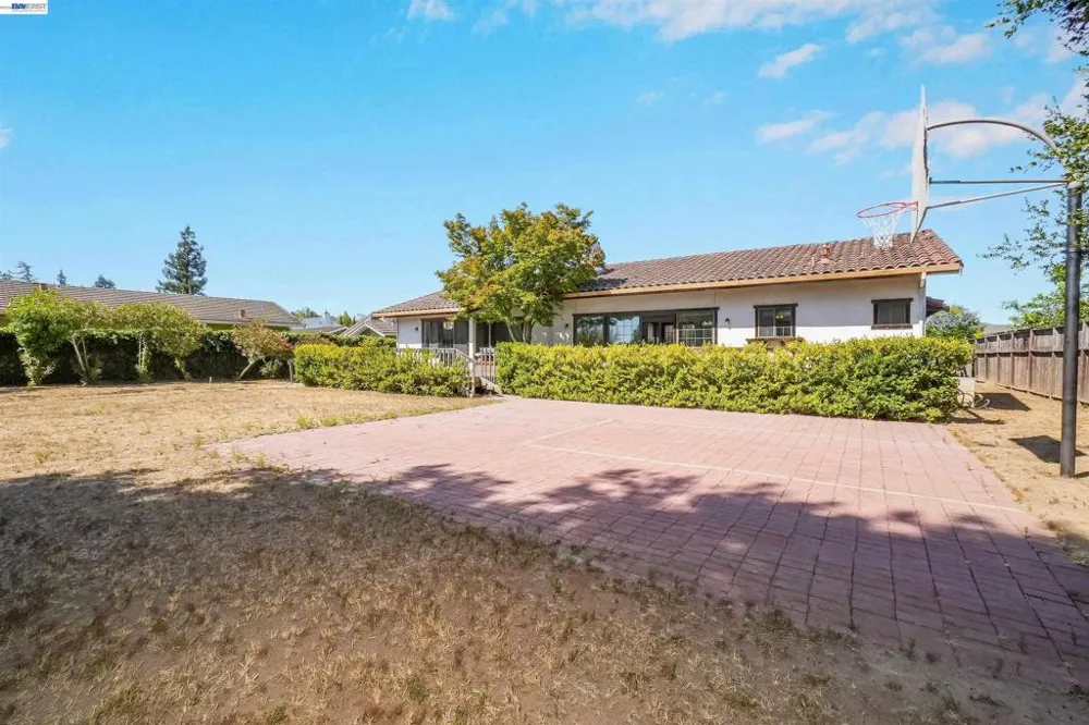 16989 Brierly Ct Castro Valley, CA 94546
