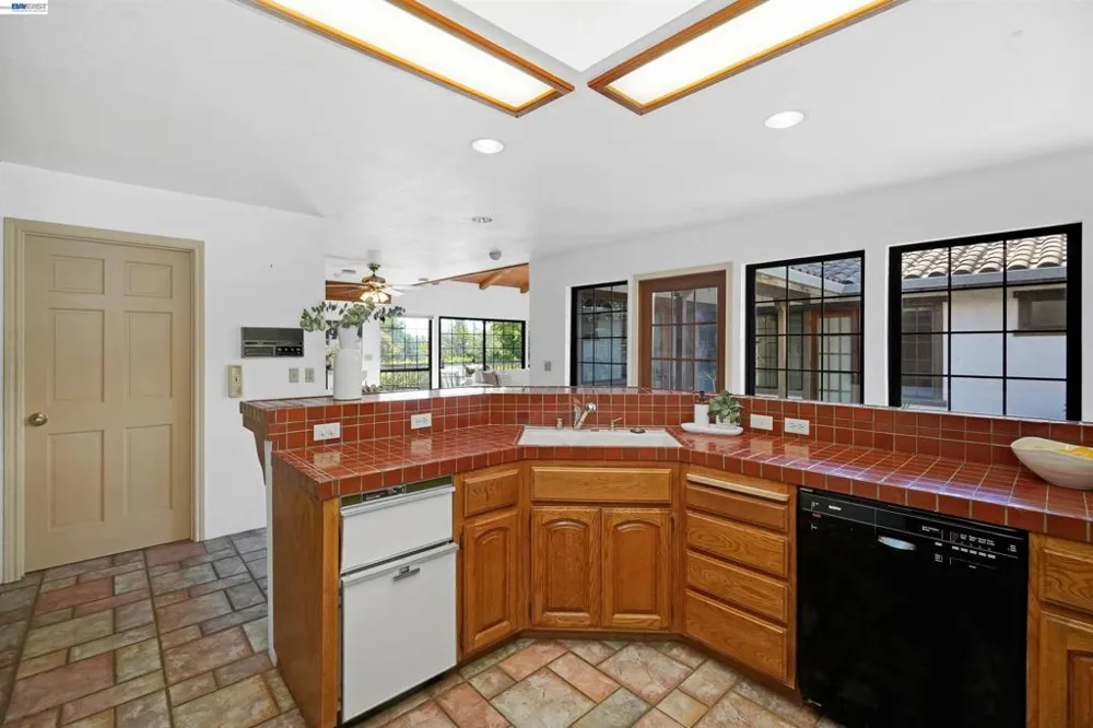 16989 Brierly Ct Castro Valley, CA 94546