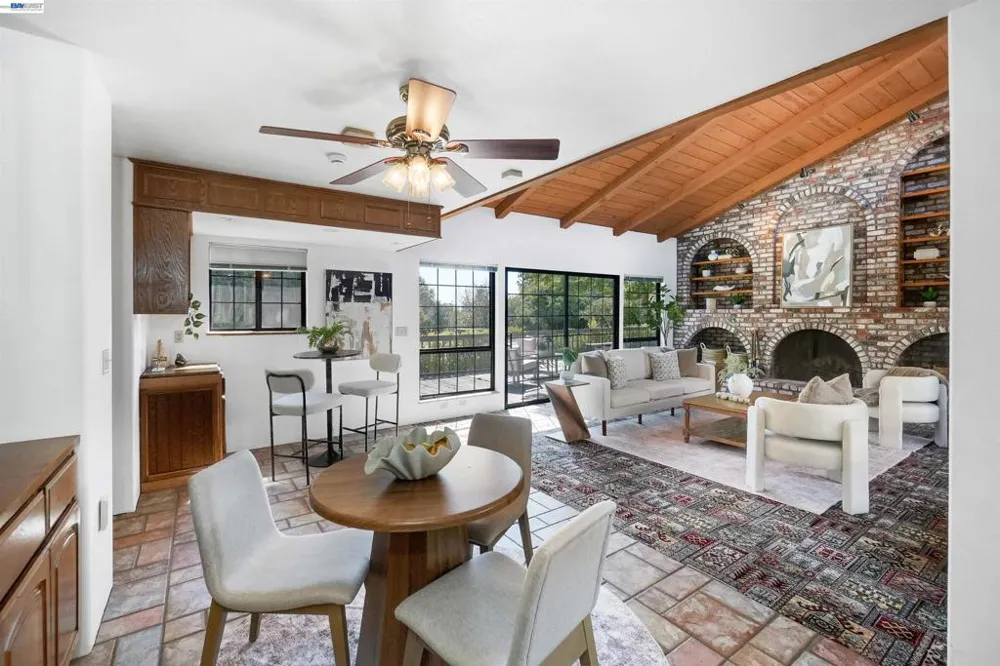 16989 Brierly Ct Castro Valley, CA 94546