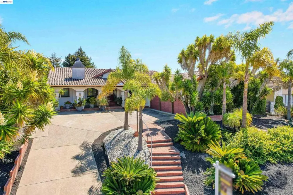 16989 Brierly Ct Castro Valley, CA 94546