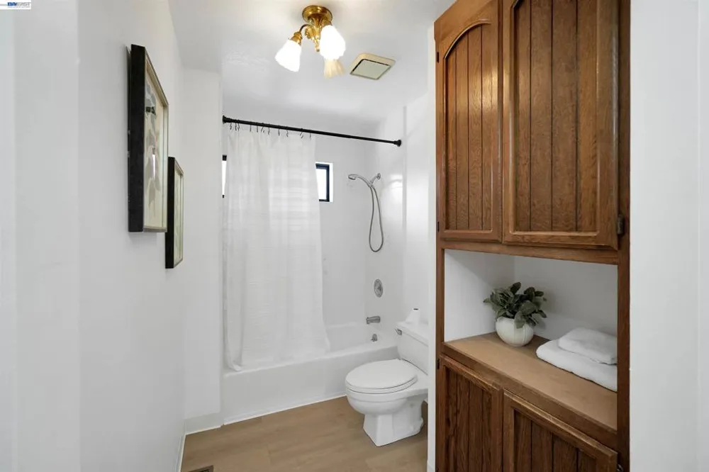 16989 Brierly Ct Castro Valley, CA 94546