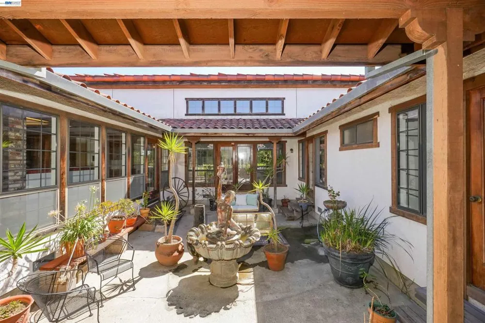 16989 Brierly Ct Castro Valley, CA 94546