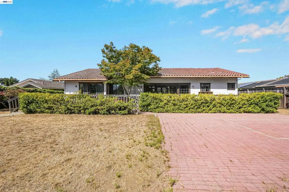 16989 Brierly Ct Castro Valley, CA 94546