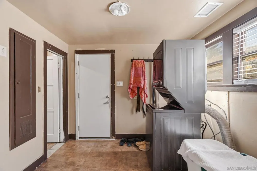 307 E Washington Ave El Cajon, CA 92020