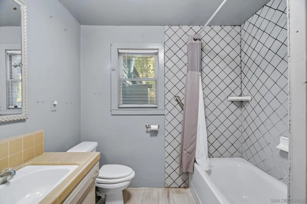 307 E Washington Ave El Cajon, CA 92020