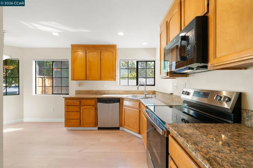 2262 Foxhill Dr Martinez, CA 94553