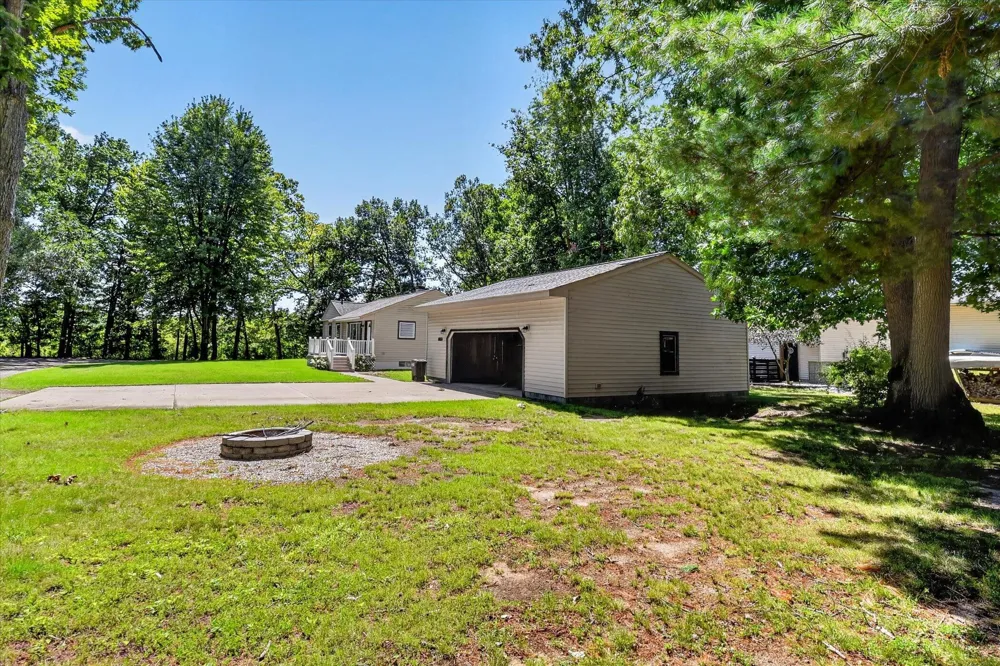 8929 Robinwood Court Jackson, MI 49201