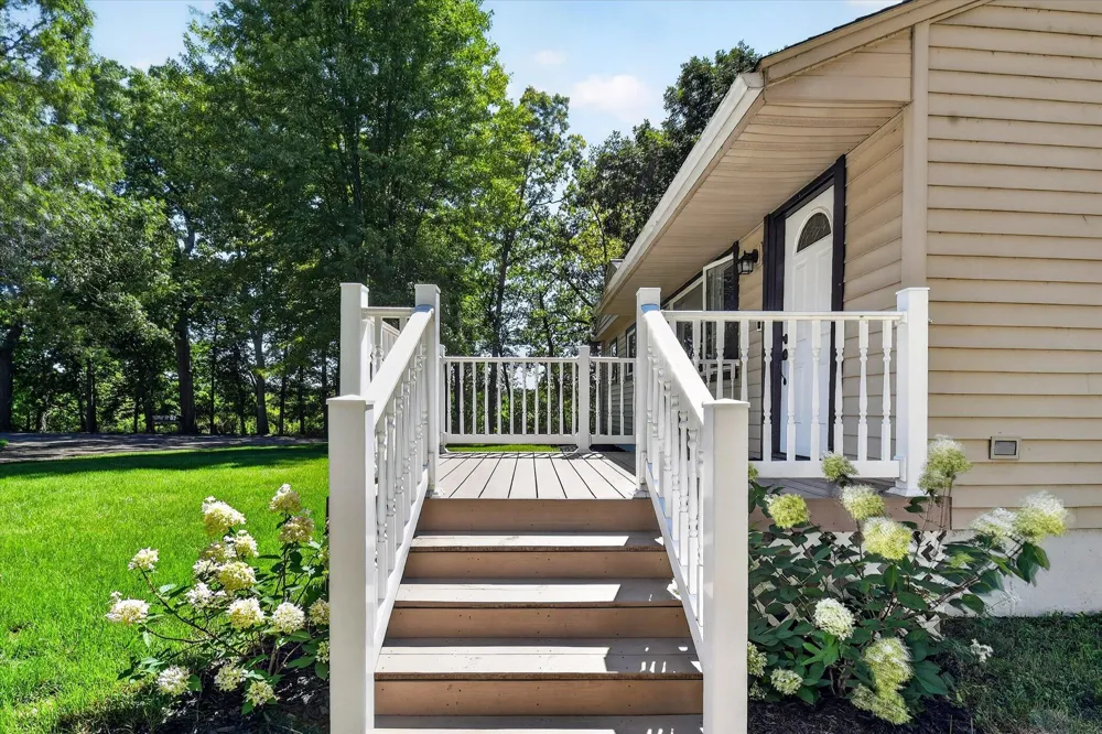 8929 Robinwood Court Jackson, MI 49201