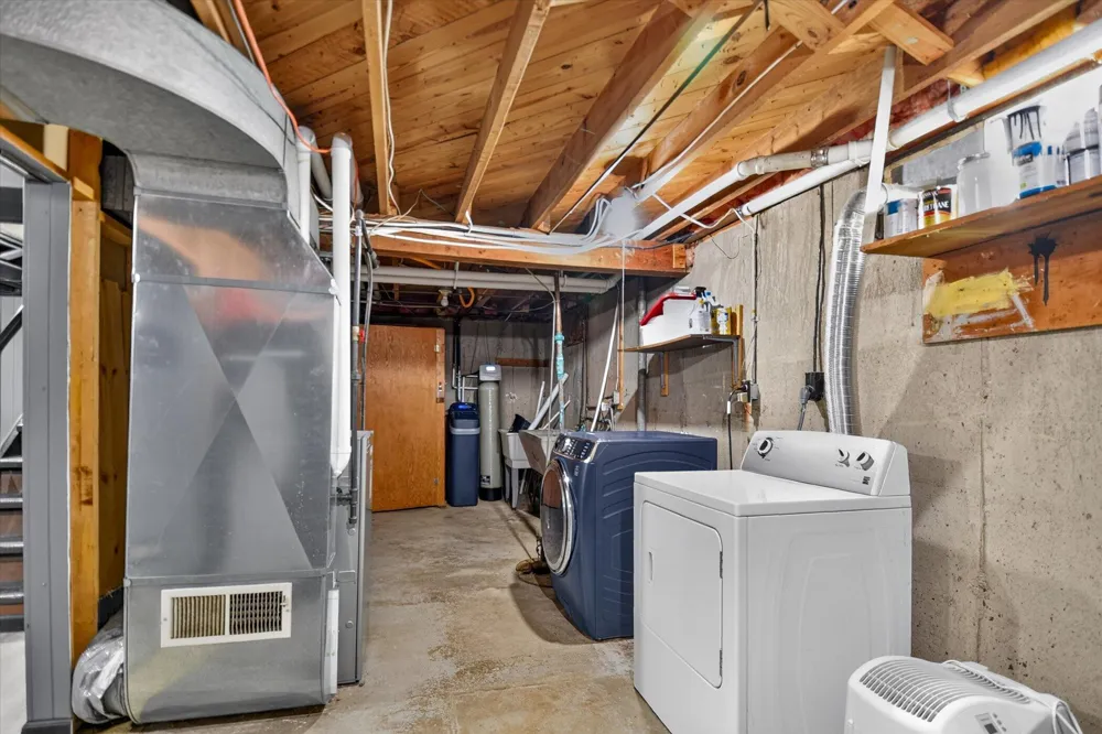 8929 Robinwood Court Jackson, MI 49201