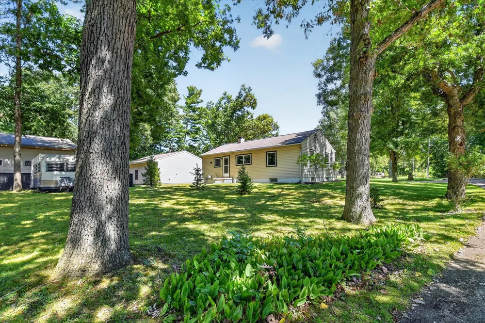 8929 Robinwood Court Jackson, MI 49201