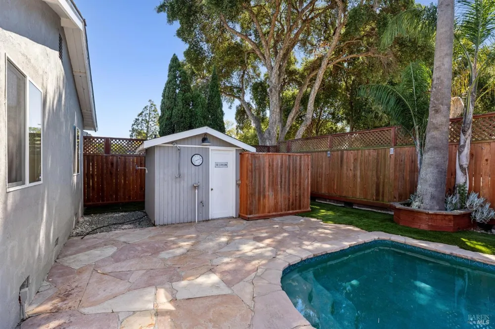 1549 Creekside Drive Petaluma, CA 94954