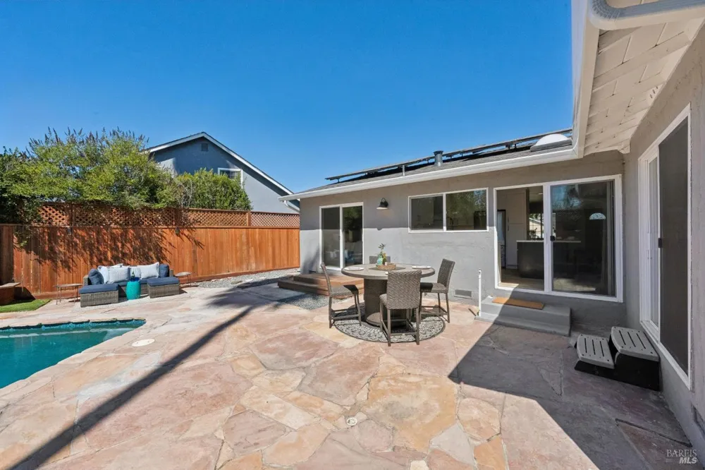 1549 Creekside Drive Petaluma, CA 94954