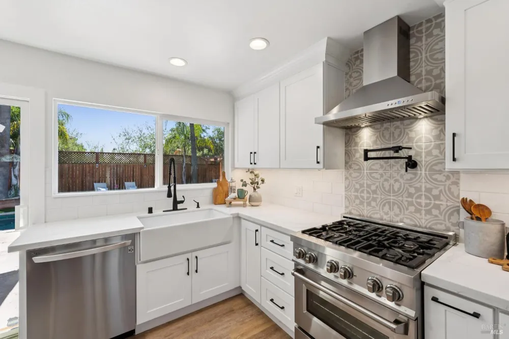 1549 Creekside Drive Petaluma, CA 94954