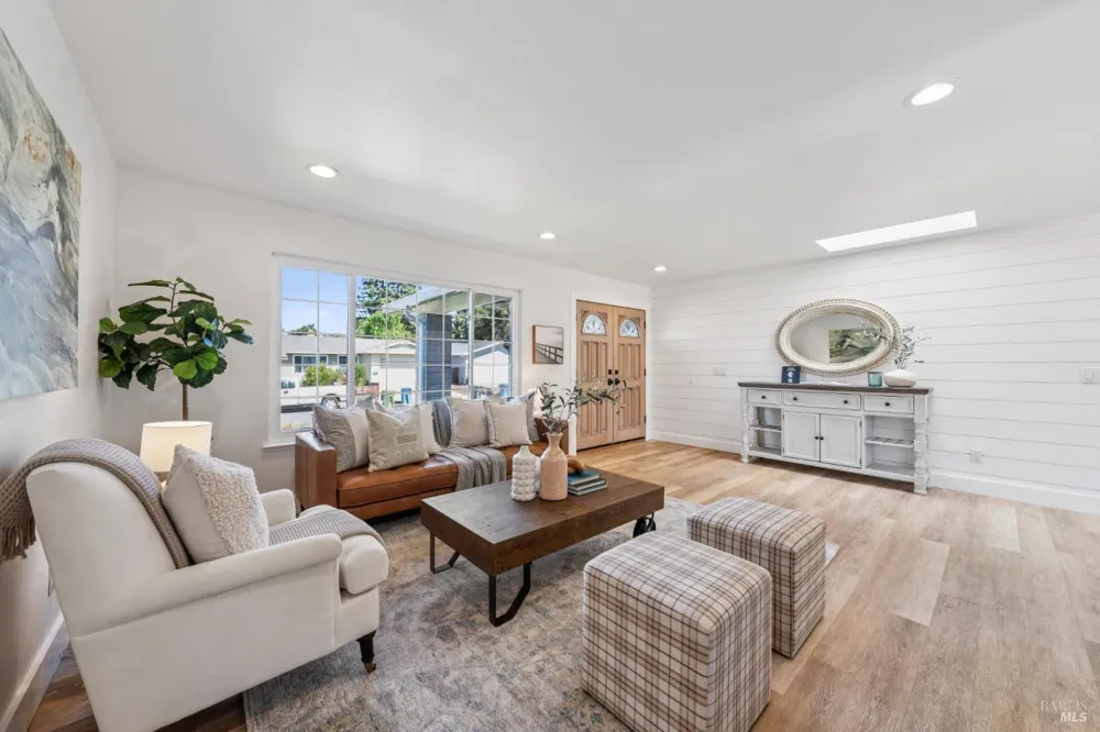 1549 Creekside Drive Petaluma, CA 94954