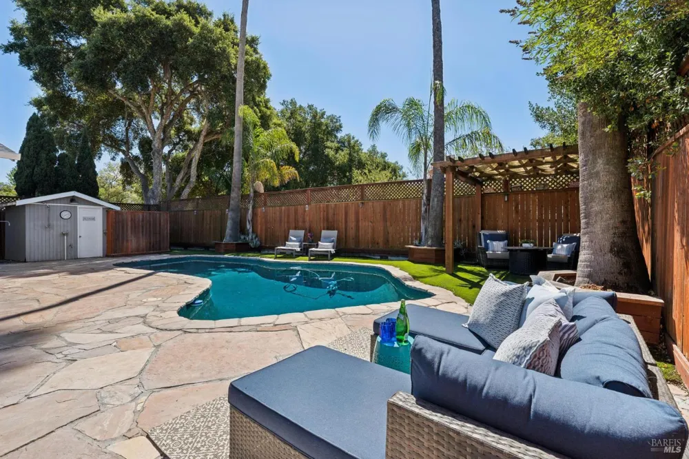 1549 Creekside Drive Petaluma, CA 94954