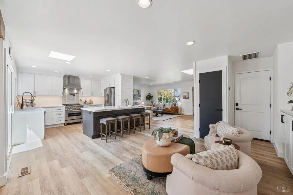 1549 Creekside Drive Petaluma, CA 94954