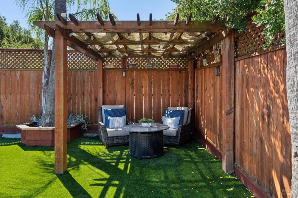 1549 Creekside Drive Petaluma, CA 94954