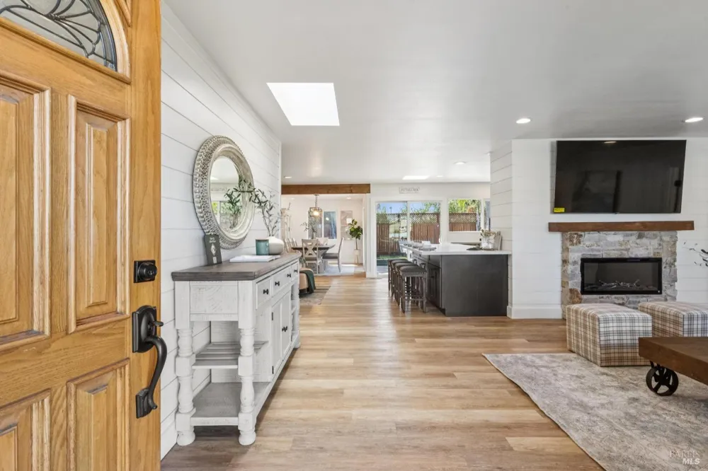 1549 Creekside Drive Petaluma, CA 94954
