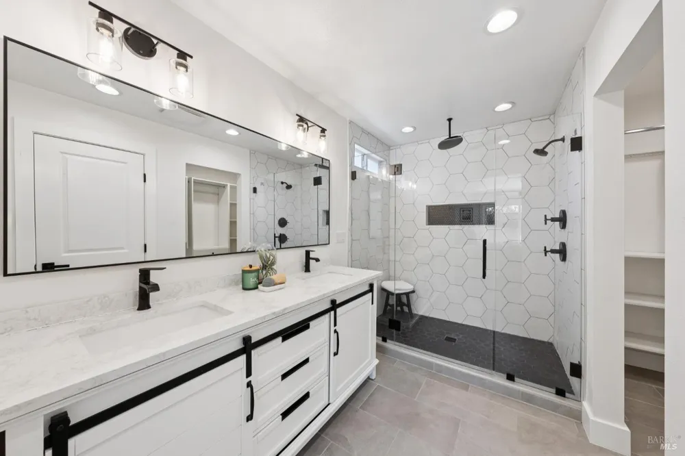 1549 Creekside Drive Petaluma, CA 94954