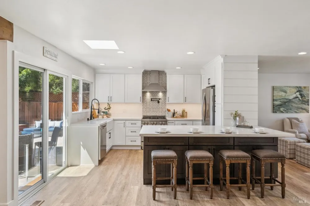 1549 Creekside Drive Petaluma, CA 94954