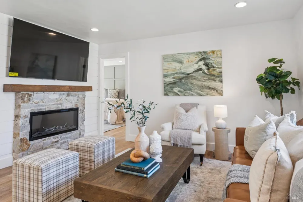 1549 Creekside Drive Petaluma, CA 94954