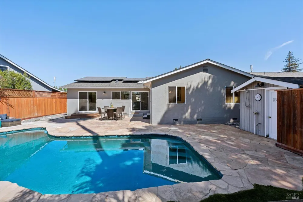 1549 Creekside Drive Petaluma, CA 94954