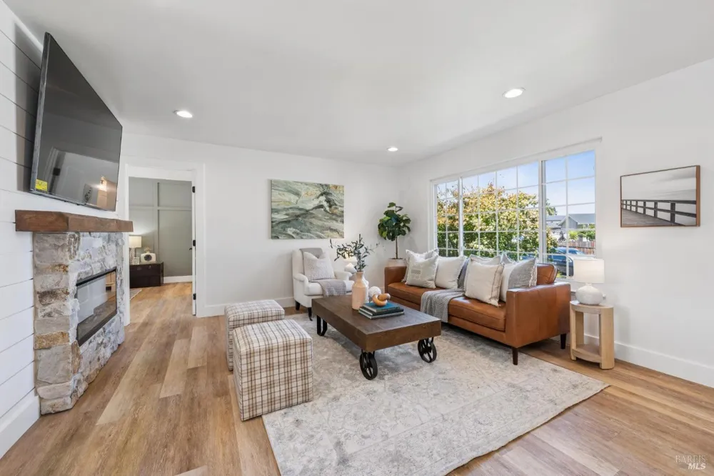 1549 Creekside Drive Petaluma, CA 94954