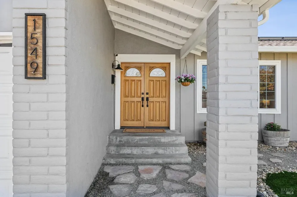 1549 Creekside Drive Petaluma, CA 94954