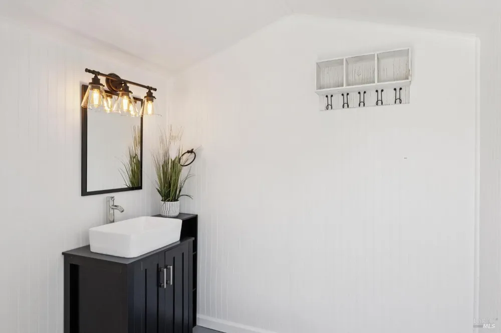 1549 Creekside Drive Petaluma, CA 94954