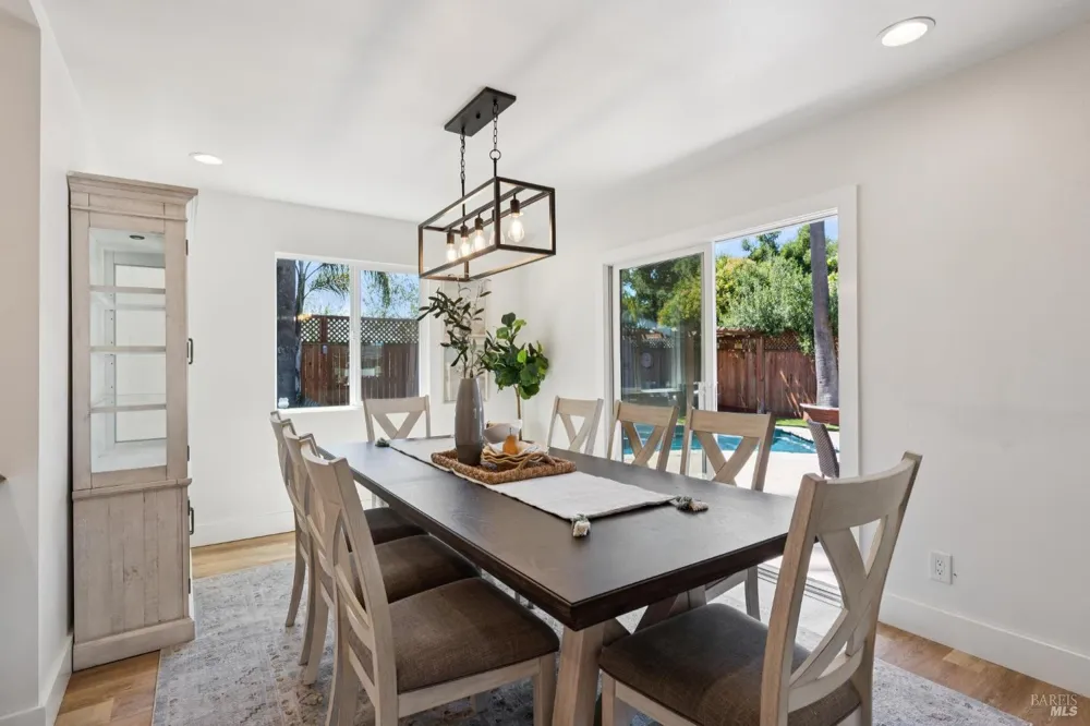 1549 Creekside Drive Petaluma, CA 94954